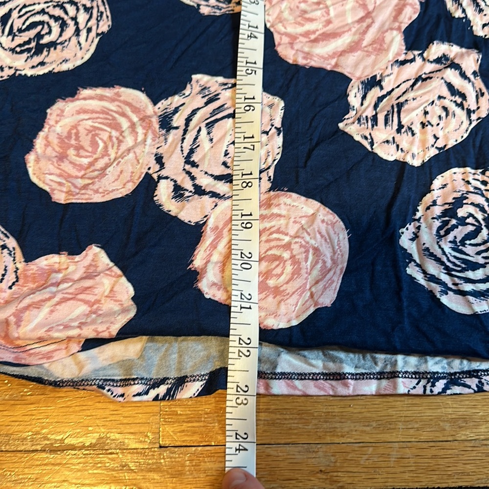 LulaRoe Debra - Picture 6 of 6